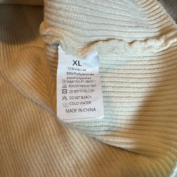 Elegant Cream V-Neck Women's Sweater - Picture 5 of 5